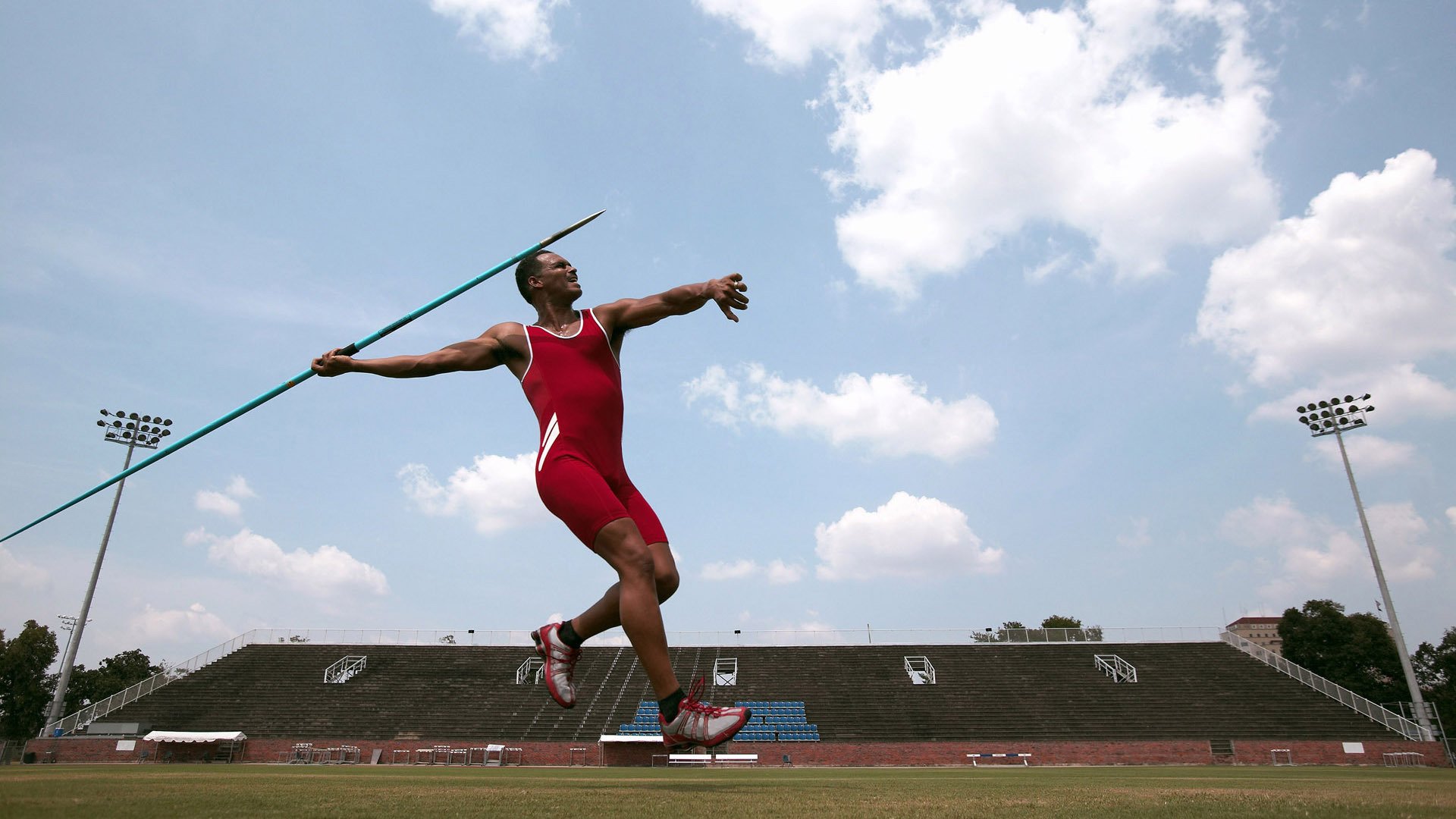 登贝莱被评为法甲赛季最佳球员,登贝莱还在巴萨吗