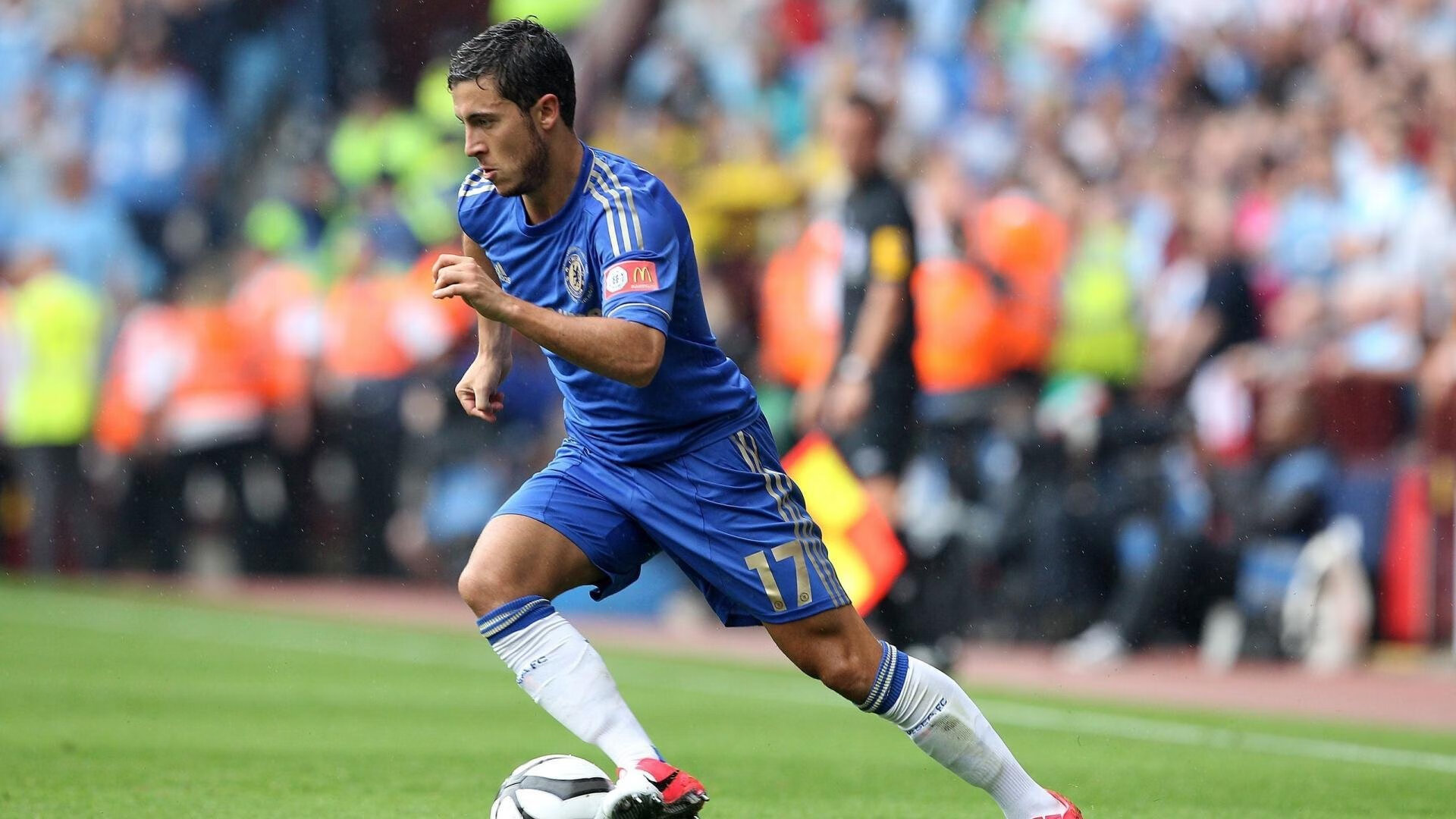 开云官方-国足比赛中场分布密度统计热图，国足的中场